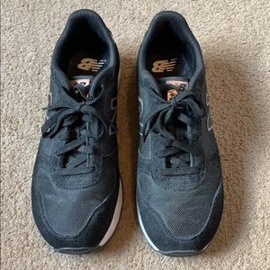 Women’s New Balance size 11 tennis shoes.